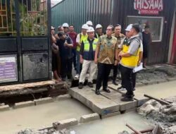 Rico Waas Cek Jalan Konblok dan Drainase di Helvetia, Warga Harap Banjir Tak Lagi Datang